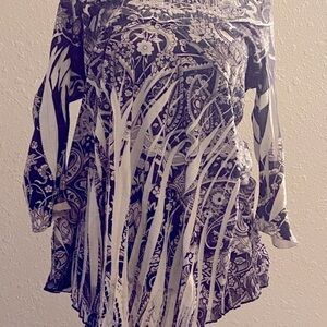 Live and let live beautiful top size  m  T25